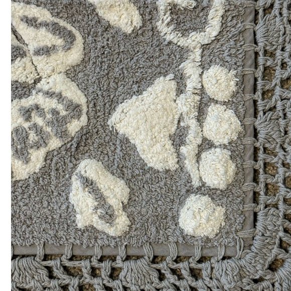 NWT Pioneer Woman Mazie Two-Color Floral Crochet Soft Silver Bath Rug 20"x32" - Picture 4 of 6